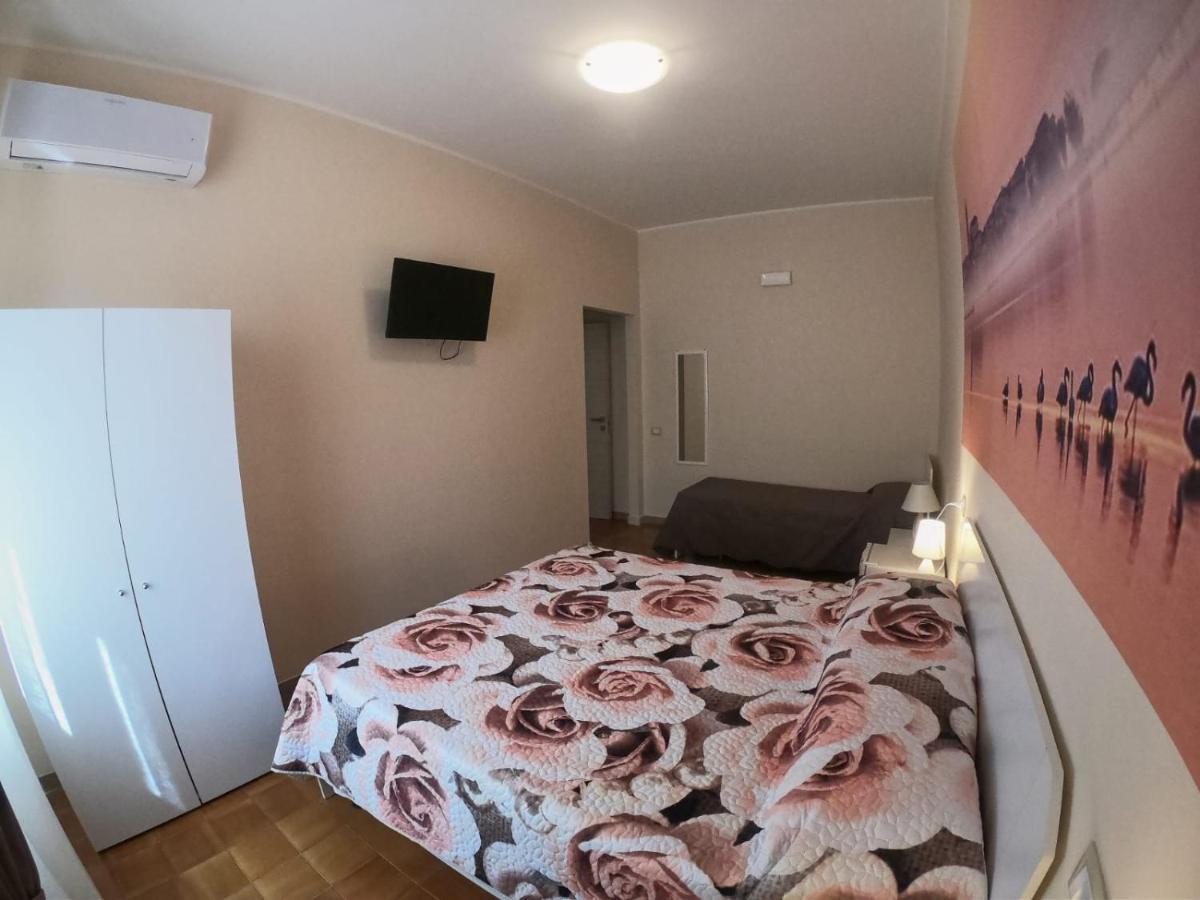 Le Stanze Di Ricci - Affittacamere Low Cost Lesina Exterior foto